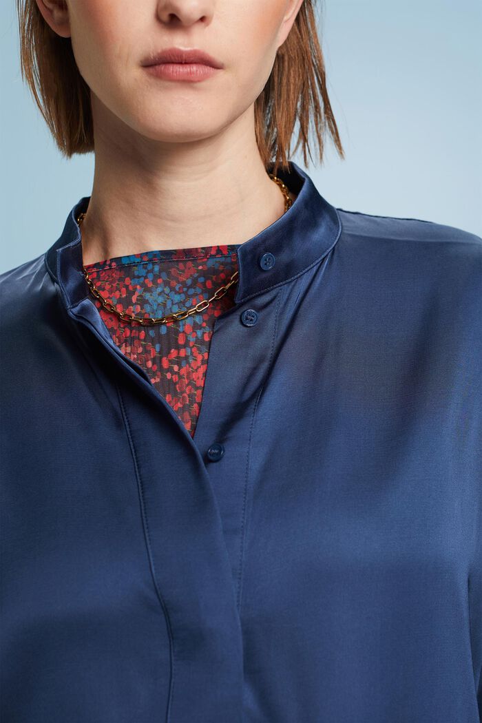 正面擊扣緞面女裝恤衫, 灰藍色, detail image number 1